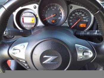 2016 Nissan 370Z thumb9
