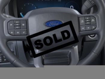 2017 Toyota Prius v thumb10