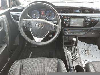 2016 Toyota Corolla thumb9