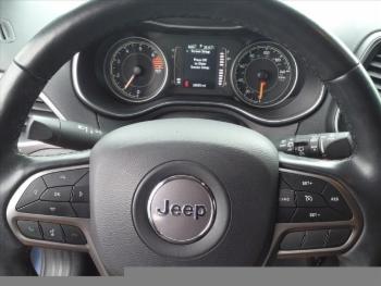 2020 Jeep Cherokee thumb4