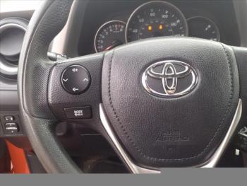 2016 Toyota RAV4 thumb10