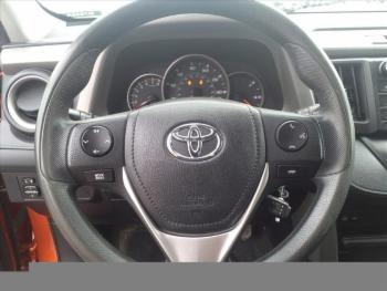 2016 Toyota RAV4 thumb11