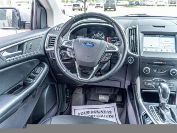 2017 Ford Edge thumb10