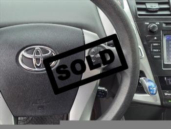 2013 Toyota Prius v thumb10