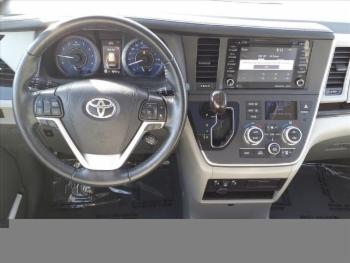 2020 Toyota Sienna thumb11