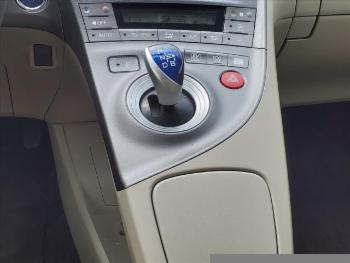 2013 Toyota Prius thumb10