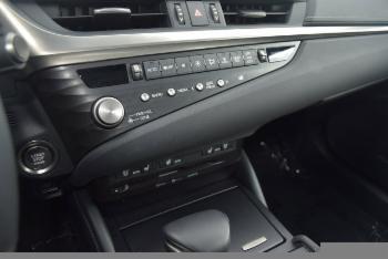 2021 Lexus ES thumb6
