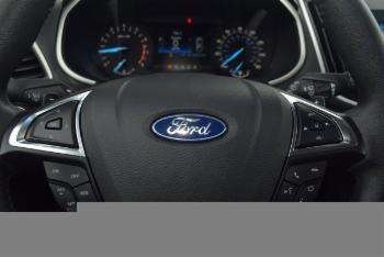 2019 Ford Edge thumb4