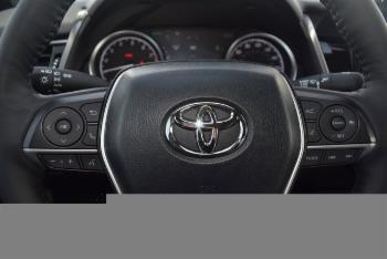 2024 Toyota Camry thumb3