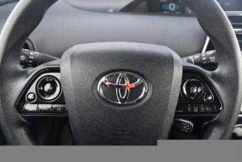 2022 Toyota Prius thumb5