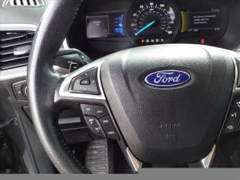 2017 Ford Edge thumb10