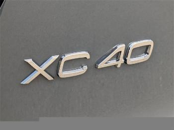 2023 Volvo XC40 thumb2
