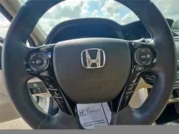 2017 Honda Accord Hybrid thumb4