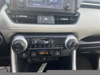 2019 Toyota RAV4 thumb0