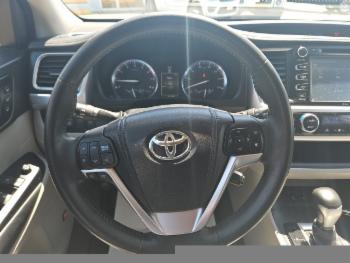 2015 Toyota Highlander thumb14
