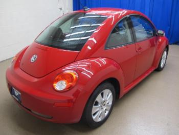2010 Volkswagen New Beetle thumb15