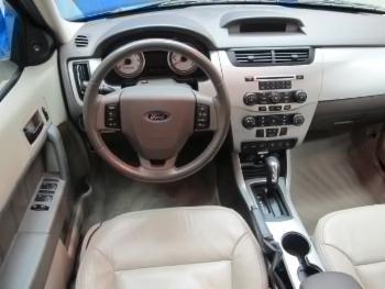 2010 Ford Focus thumb2