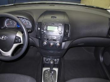 2010 Hyundai Elantra Touring thumb1