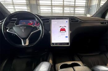2017 Tesla Model X thumb7