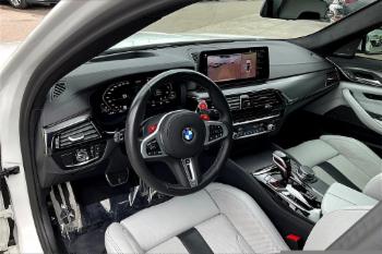 2023 BMW M5 thumb5