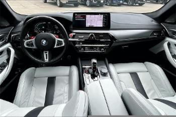 2023 BMW M5 thumb6